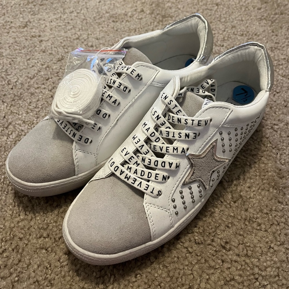 Brand new Steve Madden Star Sneakers